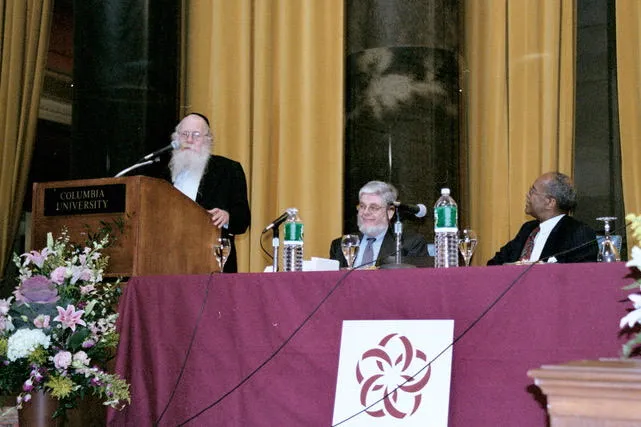 Steinsaltz at podium